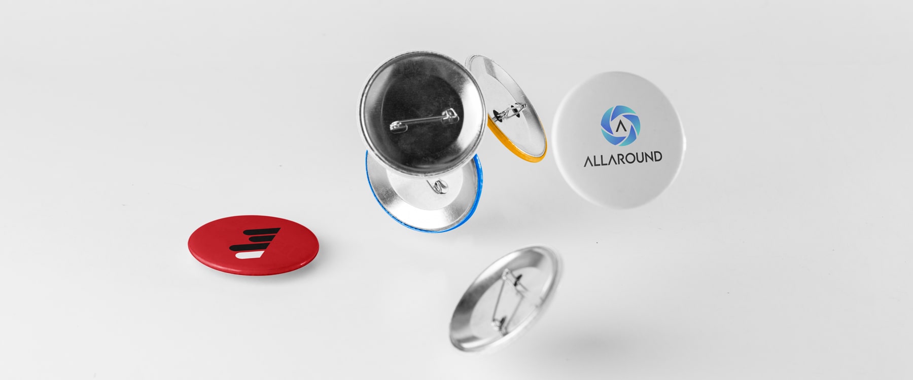 הדפסה על סיכות דש.